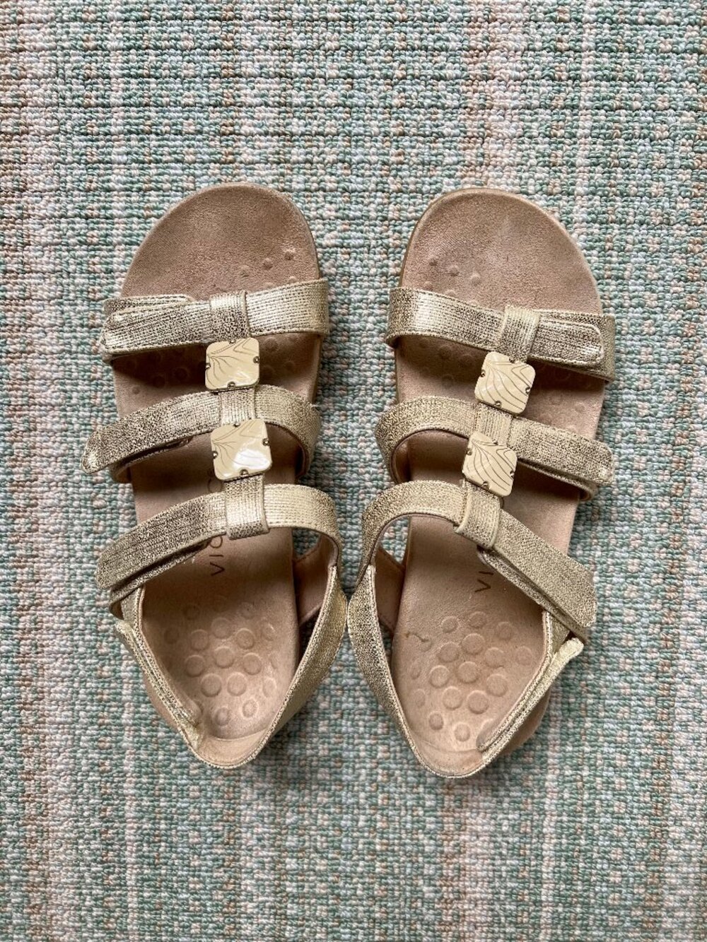 Vioic Amber Sandals size 8
